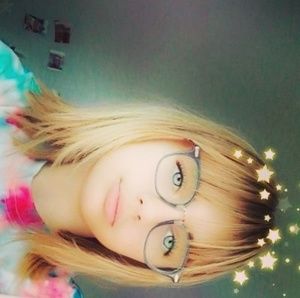 Meet your Posher, Lara